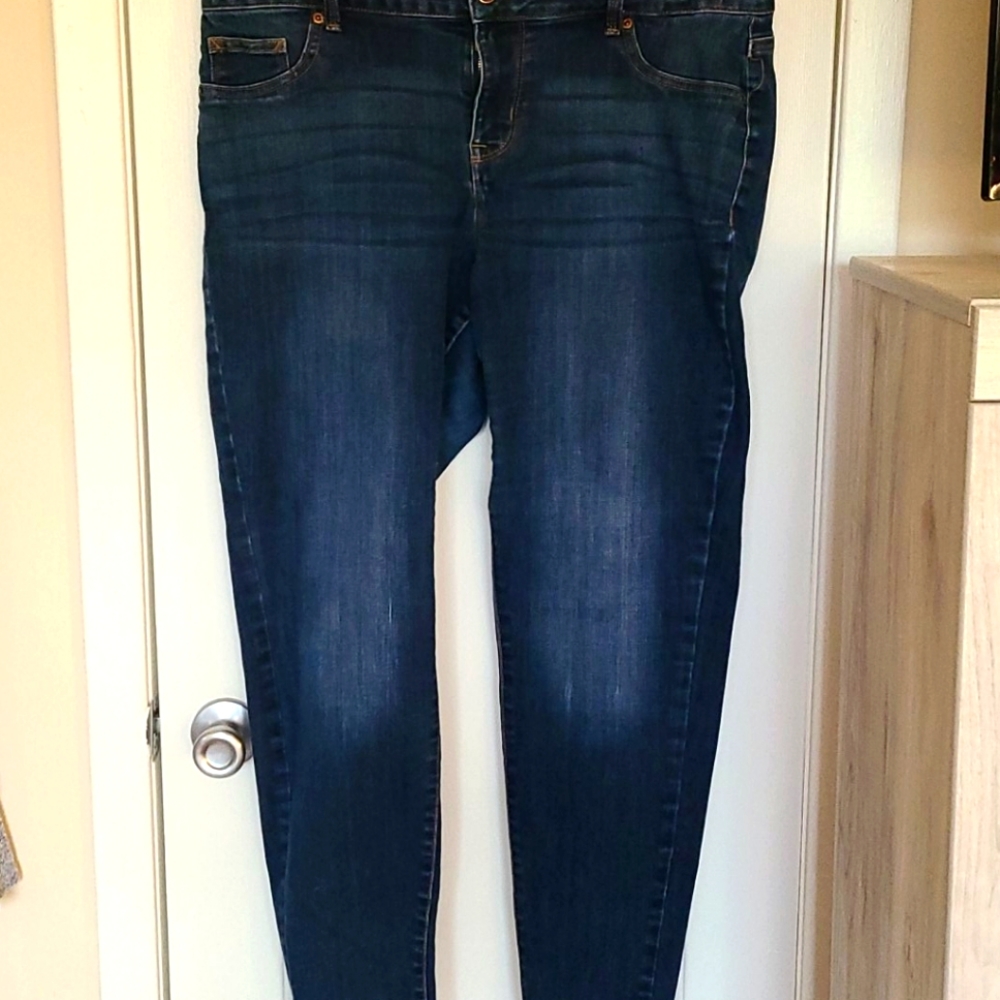 Maurice's sz 16R distressed denim jeans